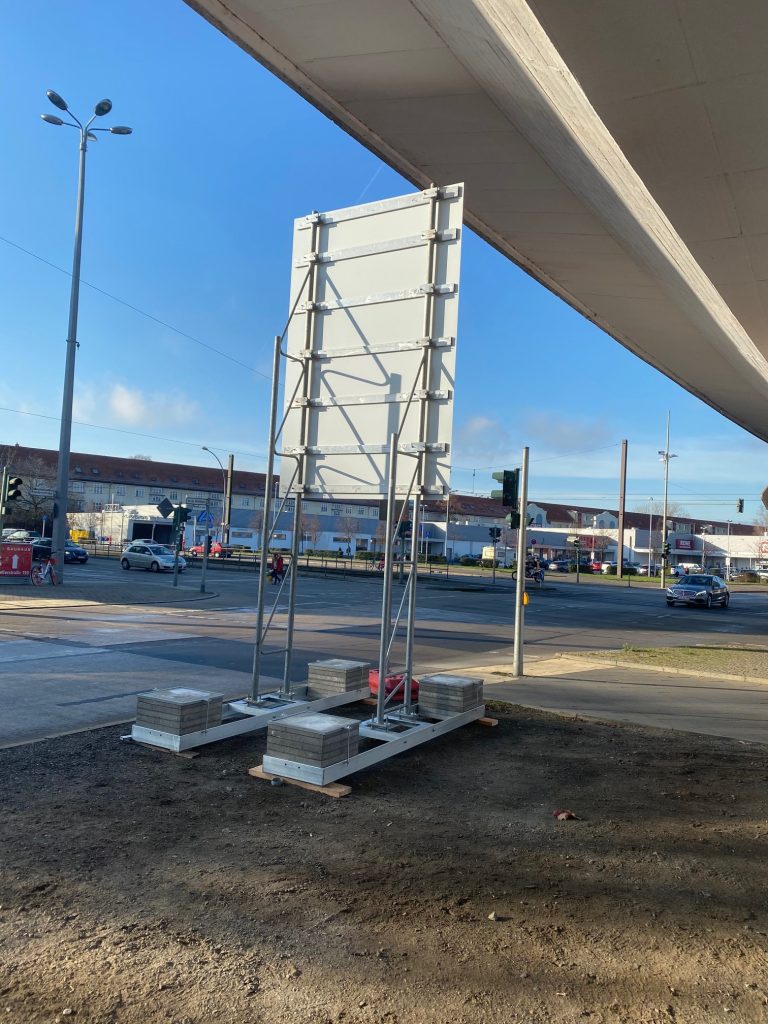 Bauschild mit Stahlgestell Berlin