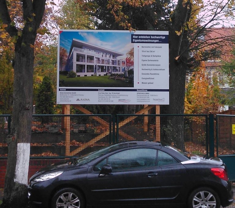 Bauschild mit Holzgestell Berlin