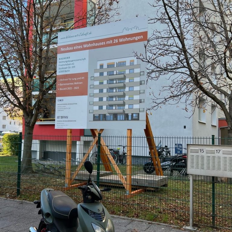 Bauschild mit Holzgestell Berlin