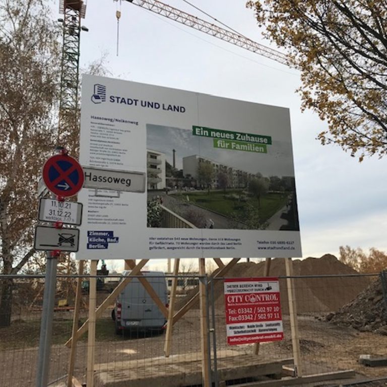 Bauschild mit Holzgestell Berlin