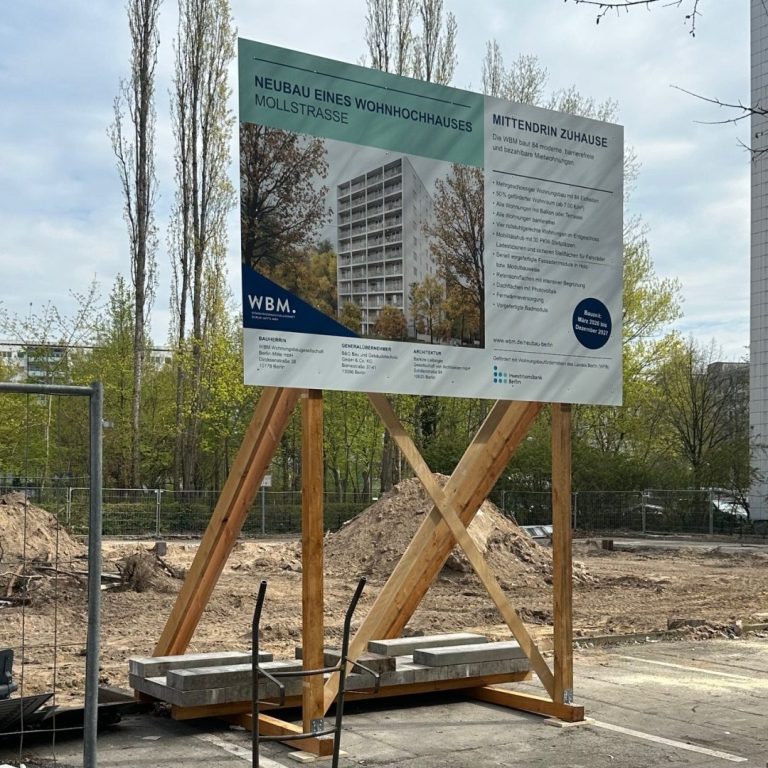 Berlin Bauschild Center T4 043