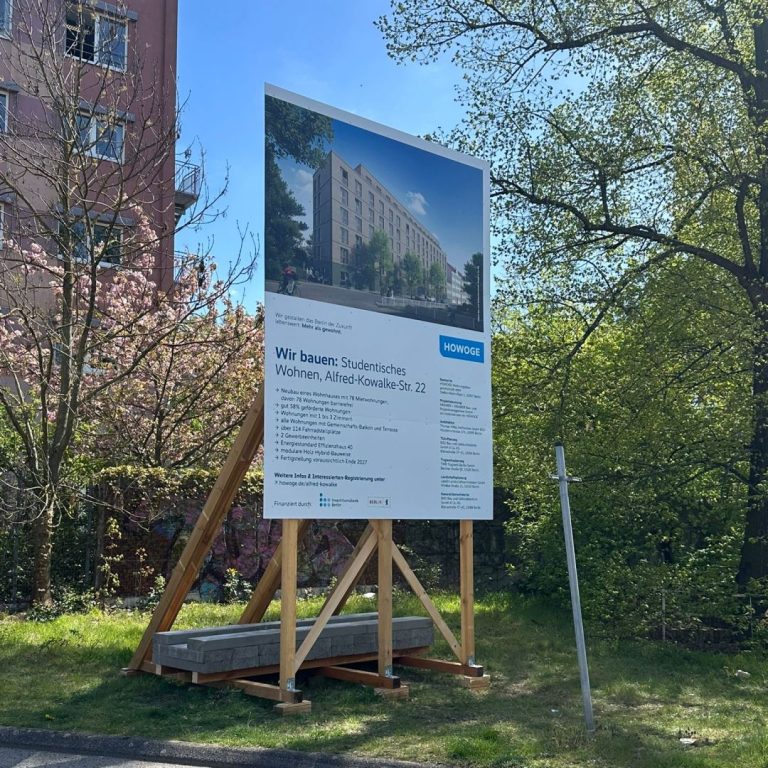 Berlin Bauschild Center T4 044