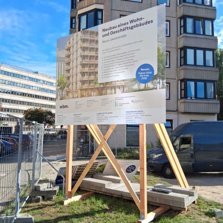 Berlin Bauschild Center T4 053